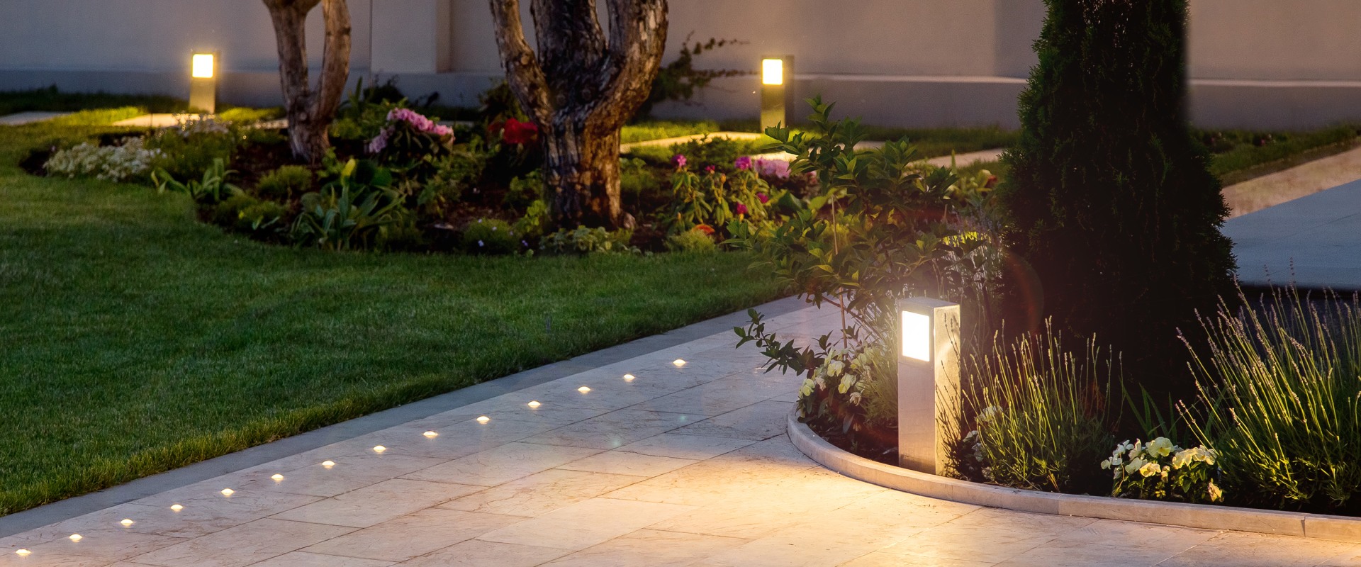 What is the best wattage for landscape lighting?