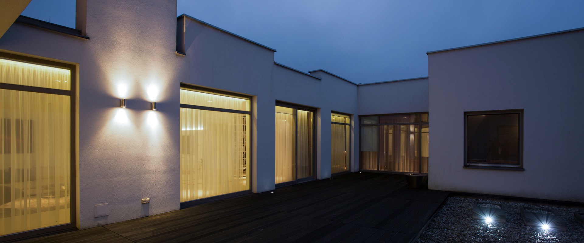 Do dusk to dawn lights use a lot of electricity?